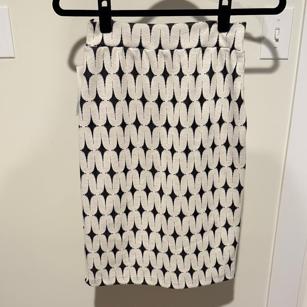 Renee C. Black and Cream Geometric Pencil Skirt